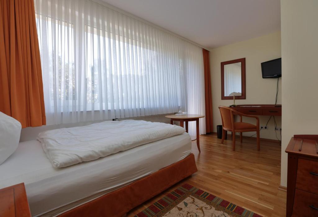 Hotel Am Rossberg Altenahr Room photo